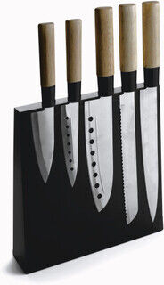 setti of kitchen knives